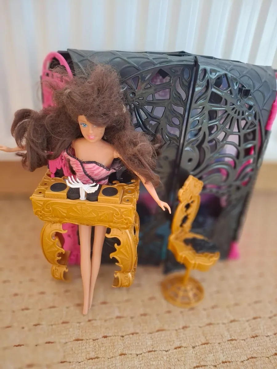 Doll with case - Image 3