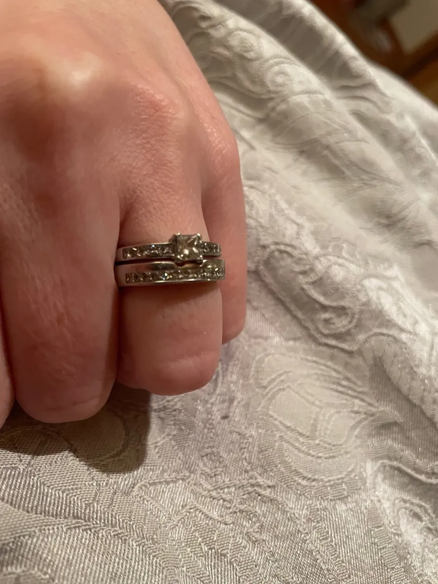 Diamond platinum engagement and wedding band set - Image 1