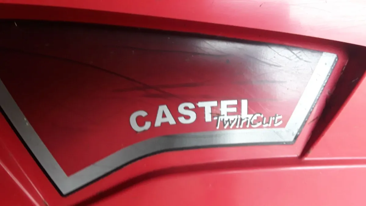 Ride on lawnmower - Image 1