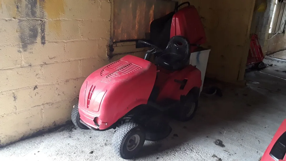 Ride on lawnmower - Image 2