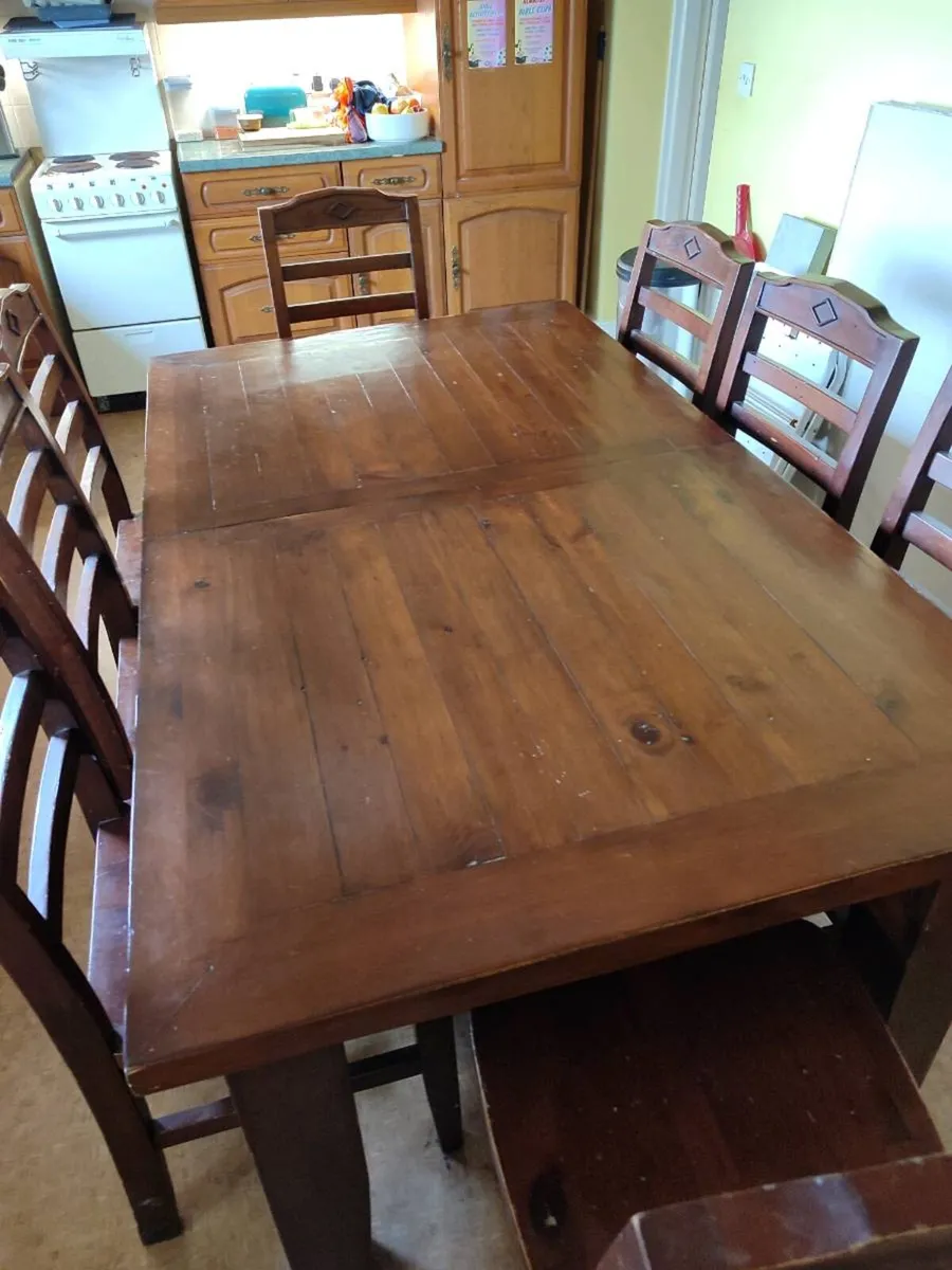 Extendable dining table - Image 1