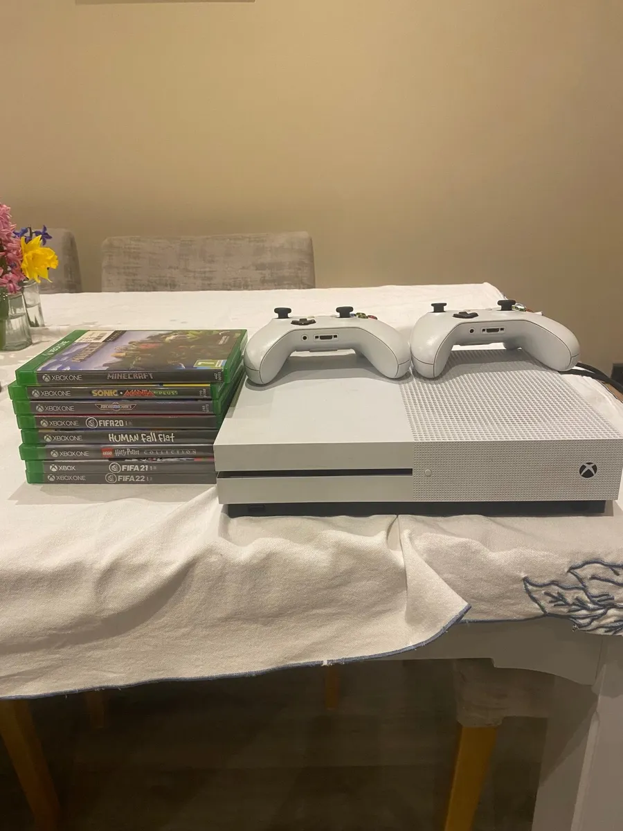 Xbox1 with controllers and games - Image 1