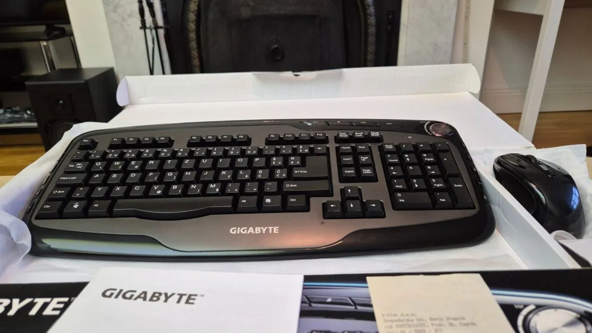 Gigabyte KM7600 wireless keyboard & mouse combo - Image 3