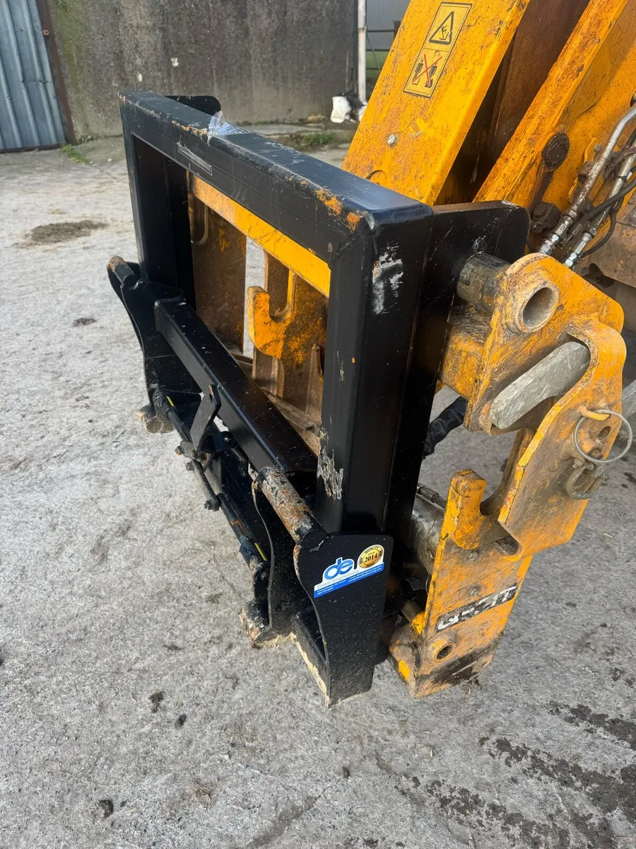 Jcb - euro adaptor - Image 1