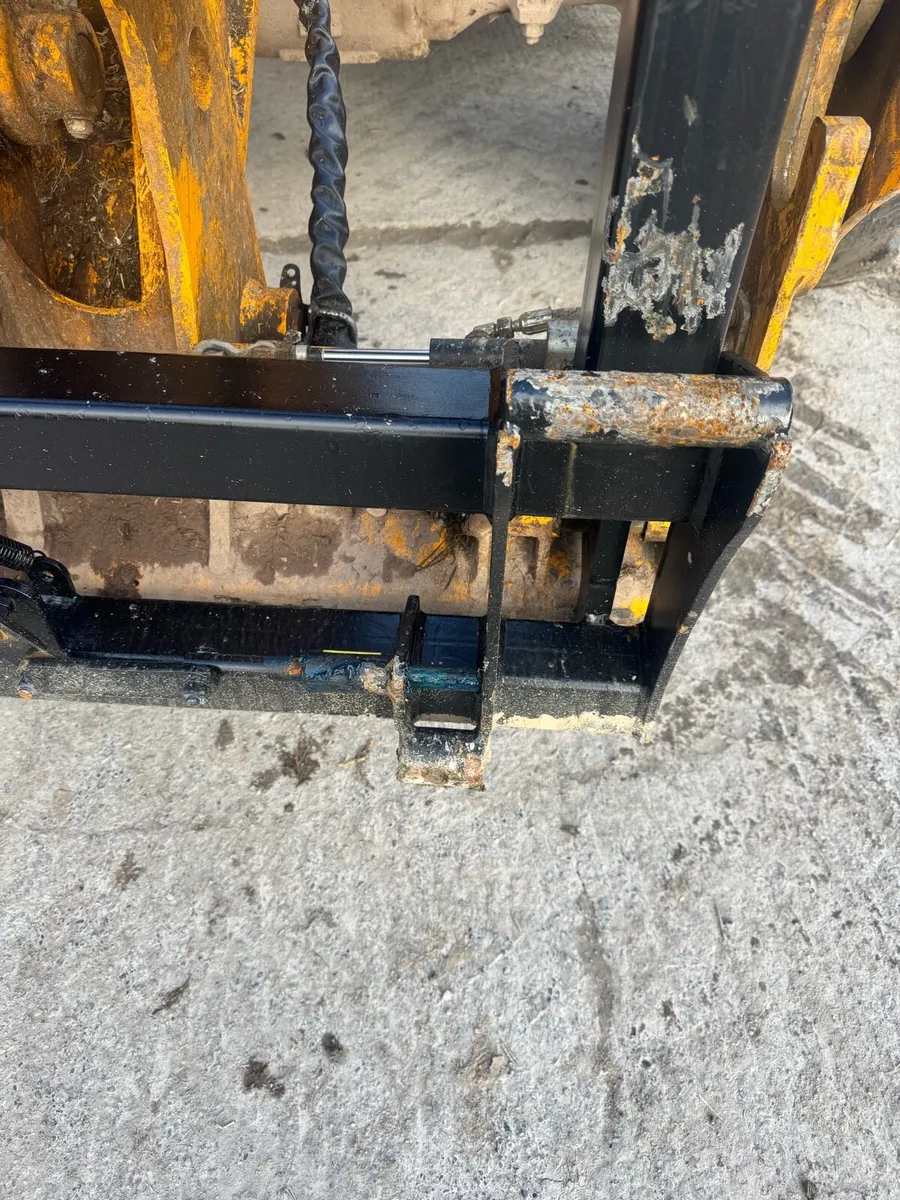 Jcb - euro adaptor - Image 2