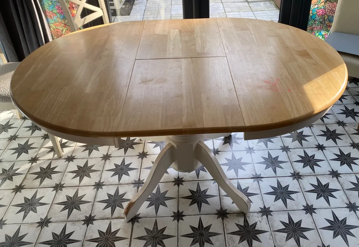 Table and 4 chairs - Image 4