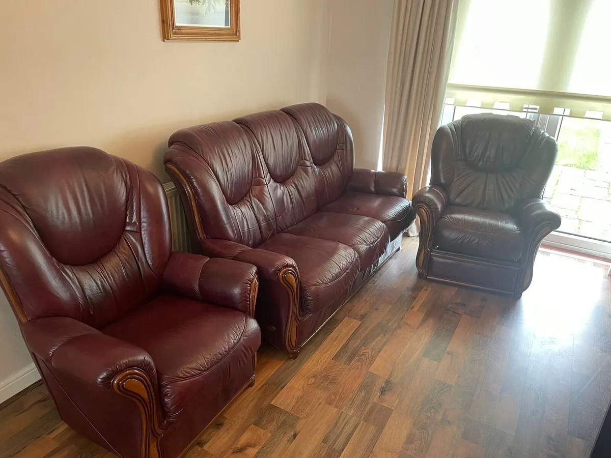 Leather couch & armchairs - Image 1