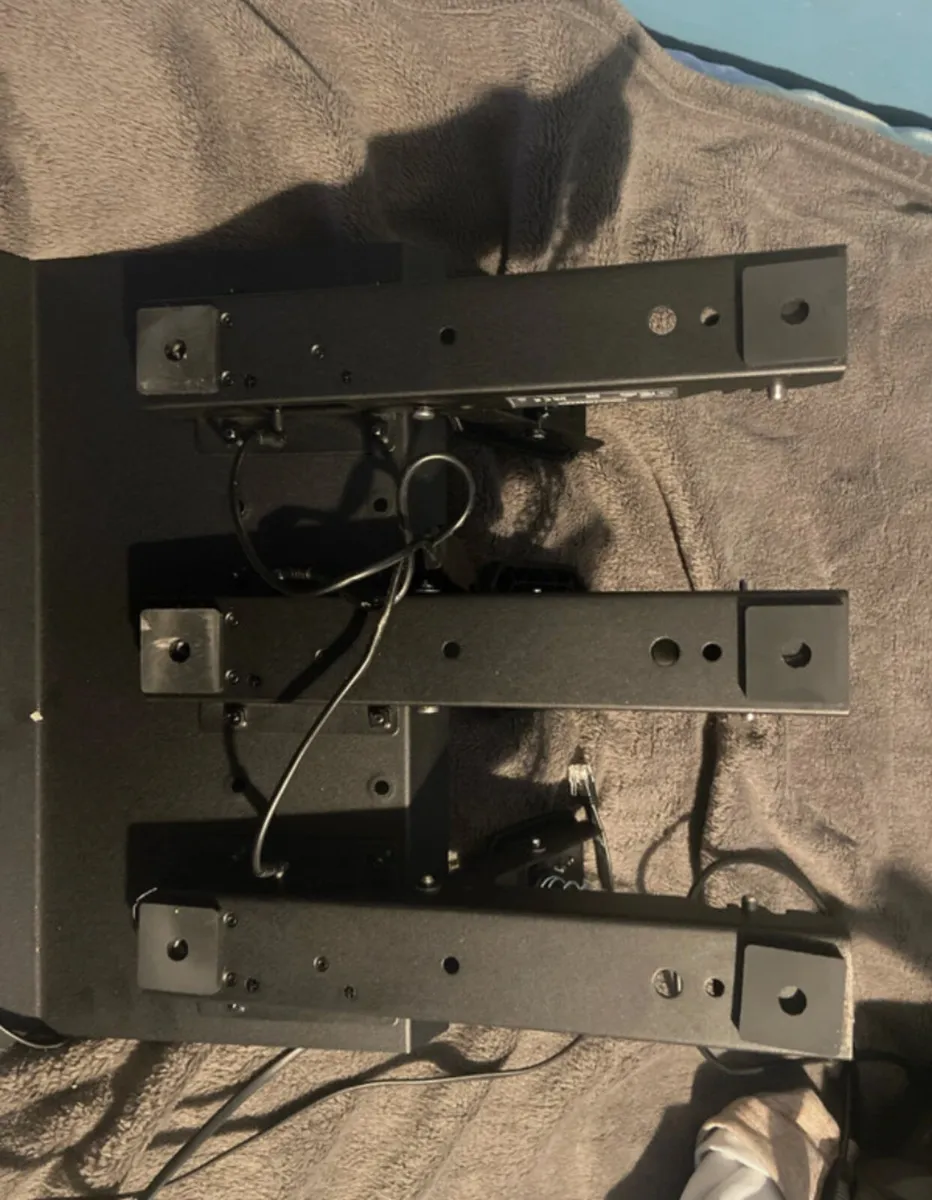 Gaming steering wheel,pedals and gearstick - Image 3