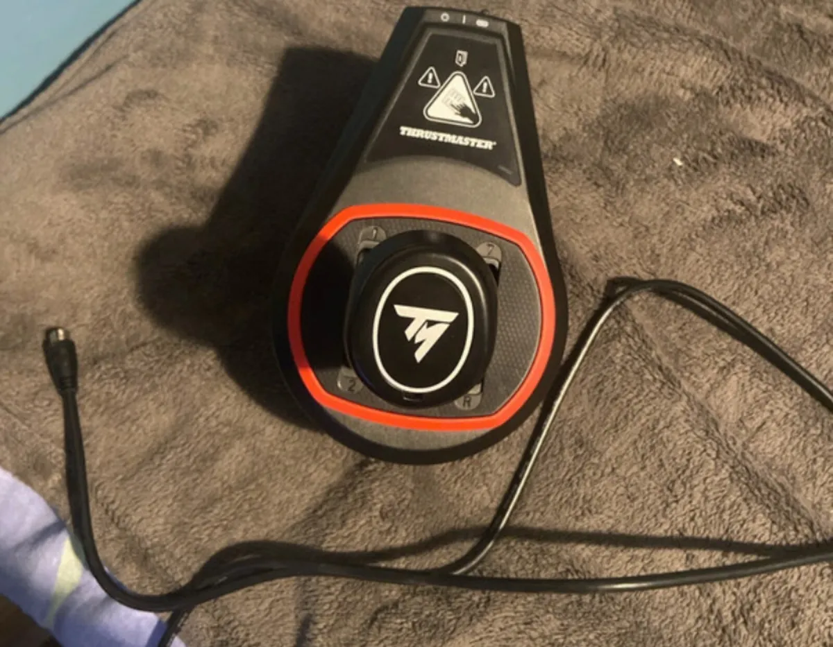 Gaming steering wheel,pedals and gearstick - Image 4