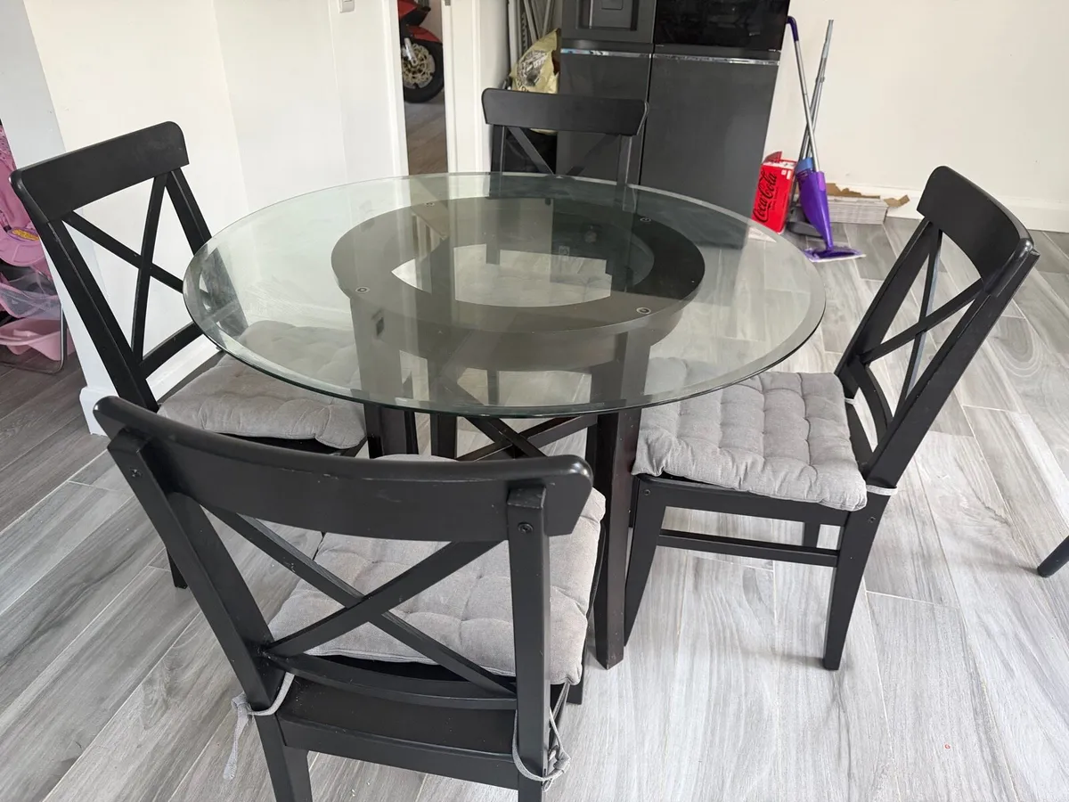 Small round glass table / 4 chairs - Image 2