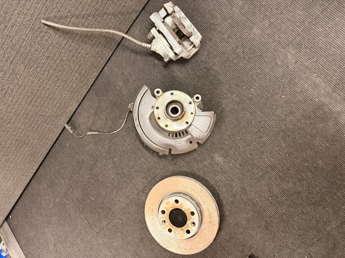 Nissan Juke F16 /Wheel hub / Caliper / Brake disc - Image 1