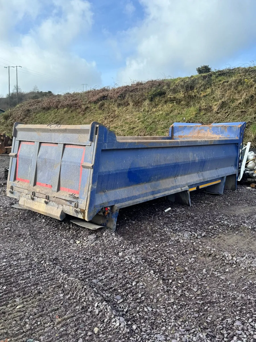 Kelly Tipping Body - Image 1