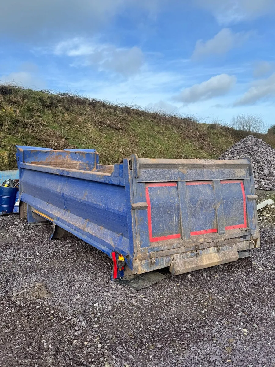 Kelly Tipping Body - Image 2