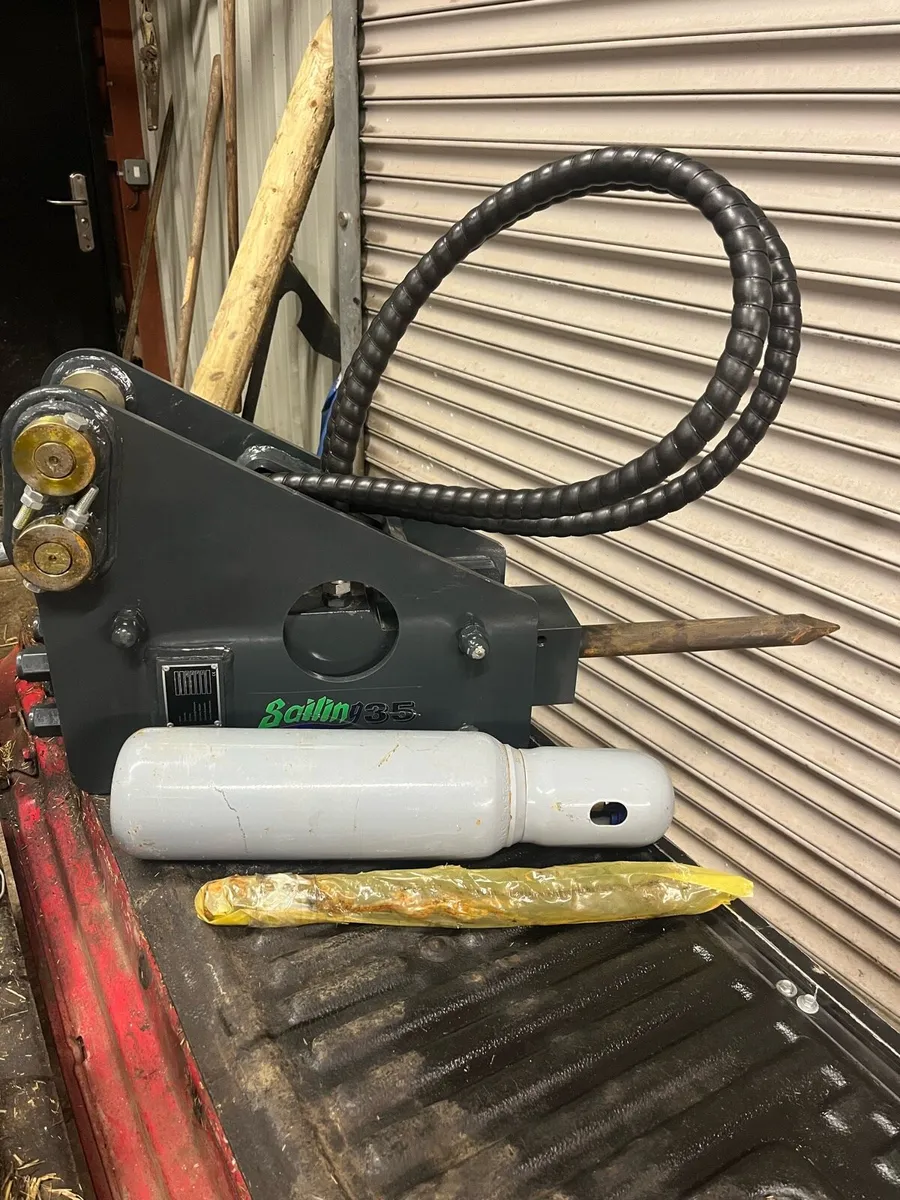 Sailing rock breaker - Image 1