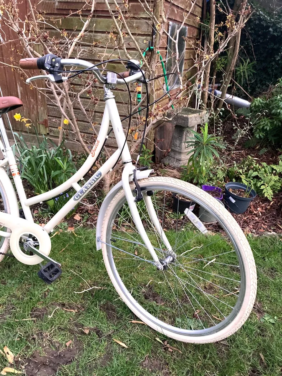 Modern Vintage Ladies Bike - Image 3