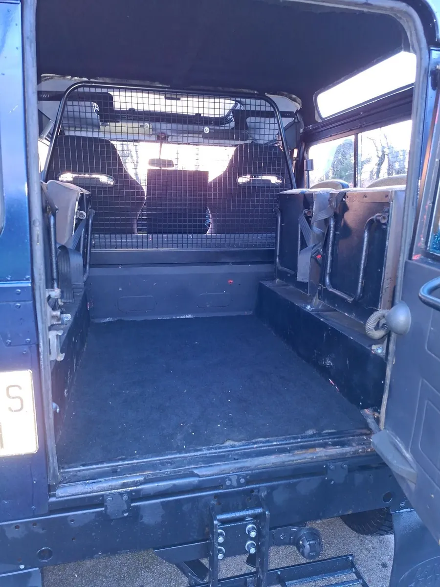 Land Rover Defender 1992 - Image 4