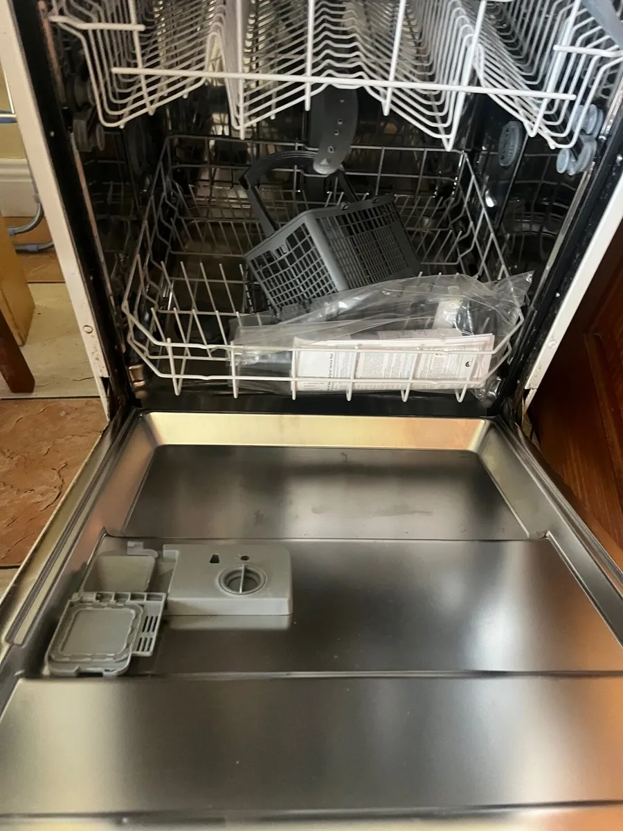 Whirlpool Dishwasher - Image 2