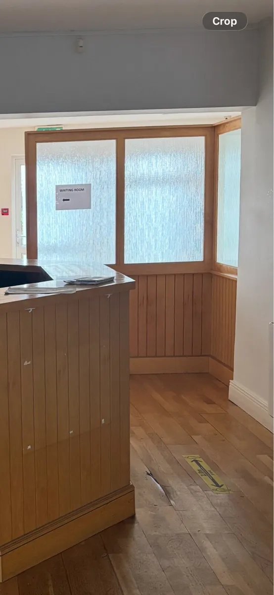 Partition and door - Image 1