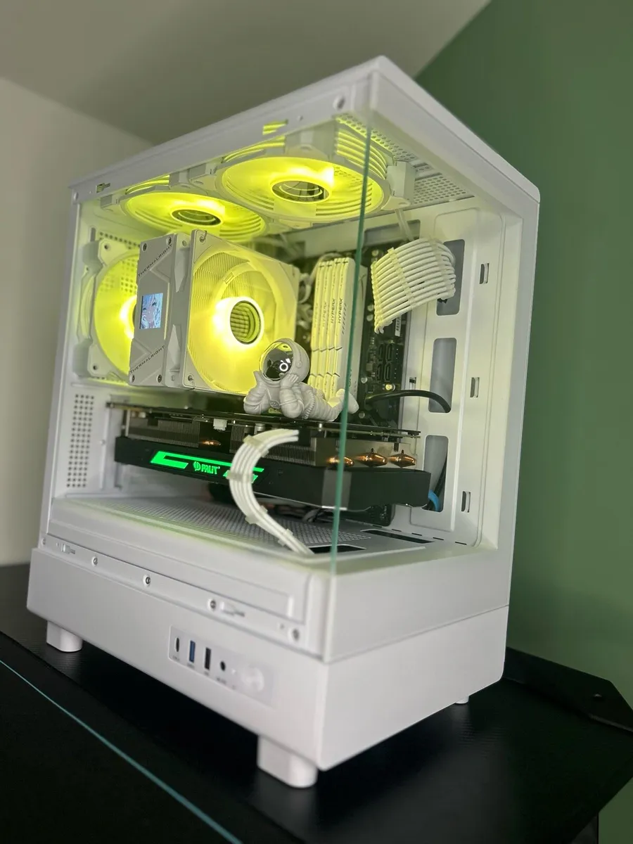 Custom built white gaming pc - Image 1