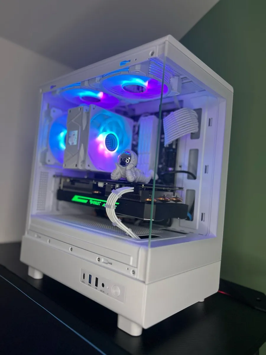 Custom built white gaming pc - Image 2