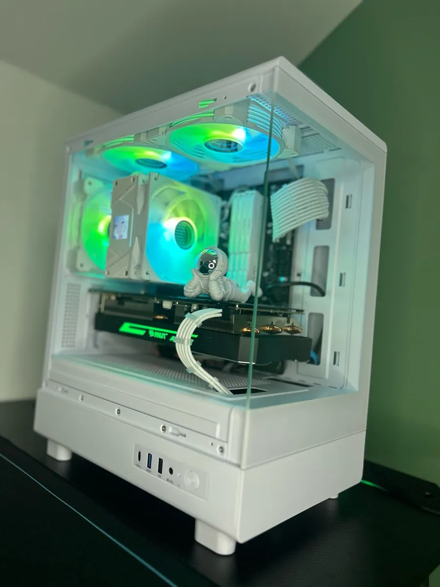 Custom built white gaming pc - Image 3