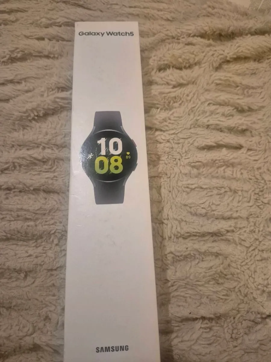 Samsung Galaxy Watch 5 - Image 1