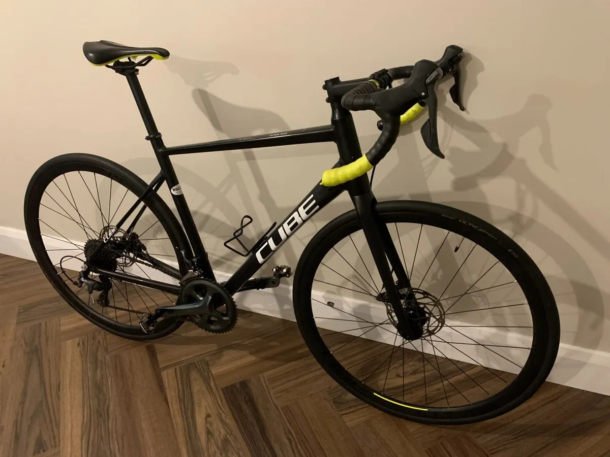 Adults Cube Attain Race Bike - Image 1
