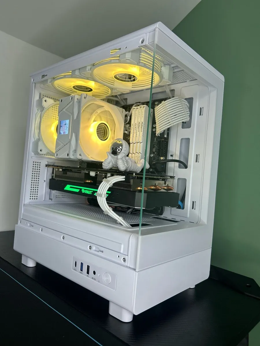 White Custo Built Gaming PC - Image 4