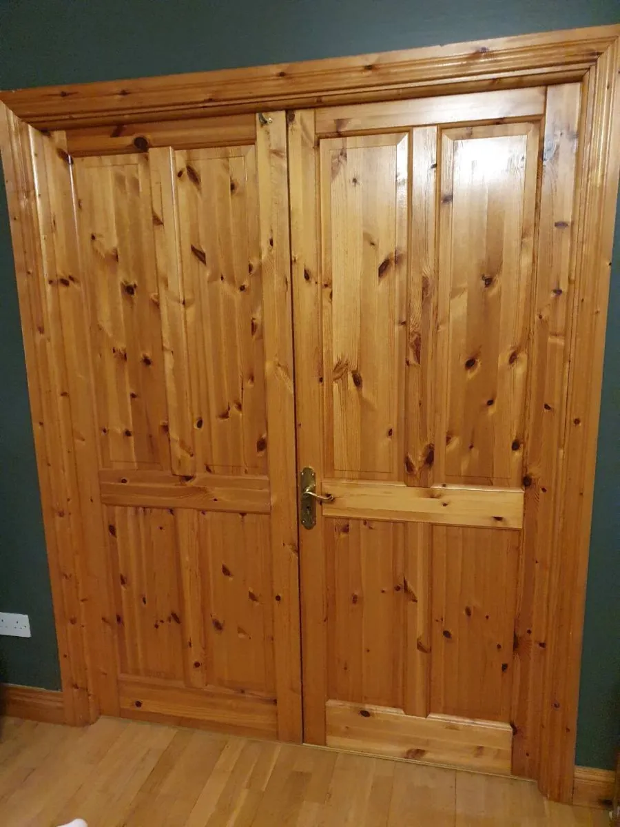 Internal pine doors - Image 1