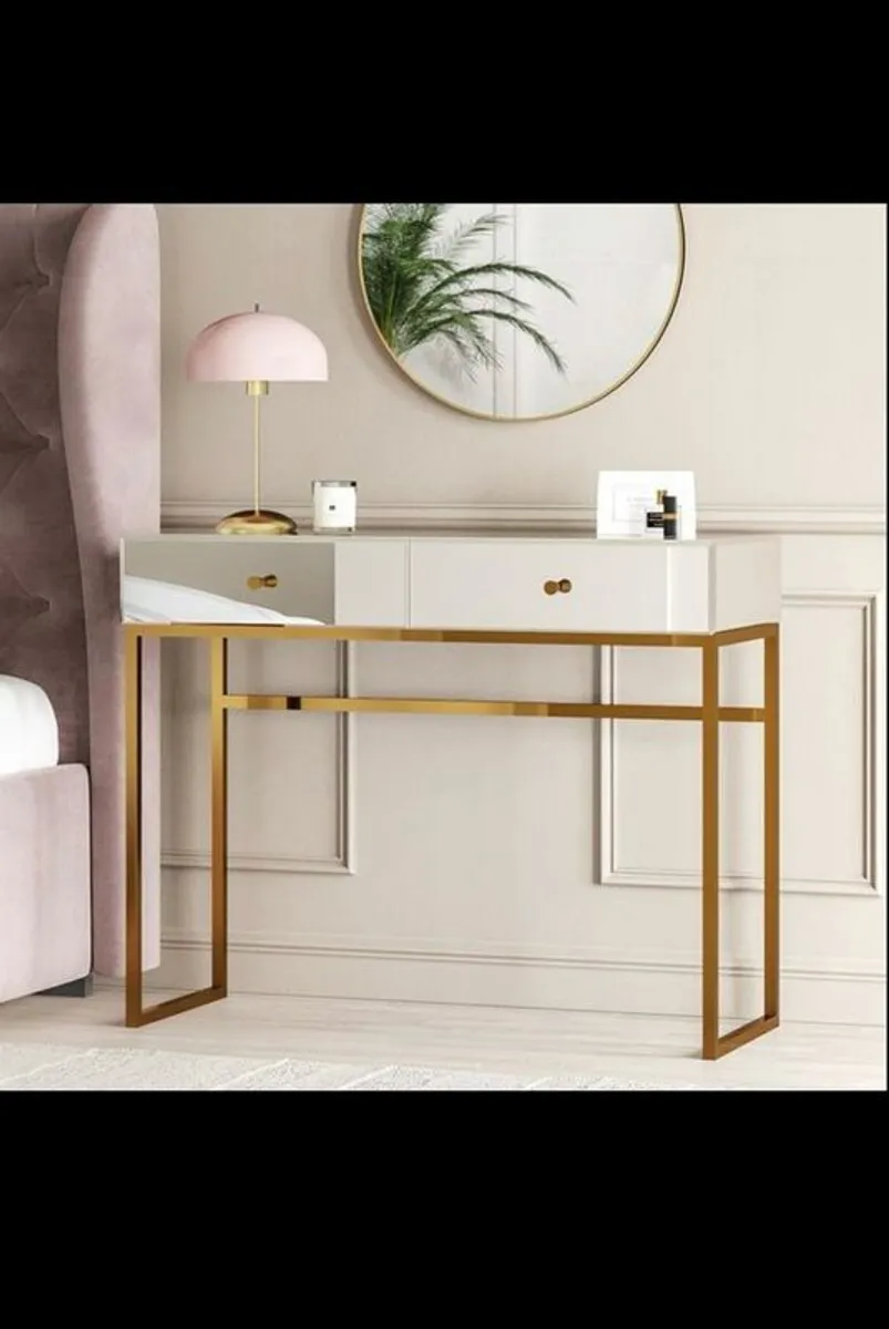 Mirrored table - Image 1