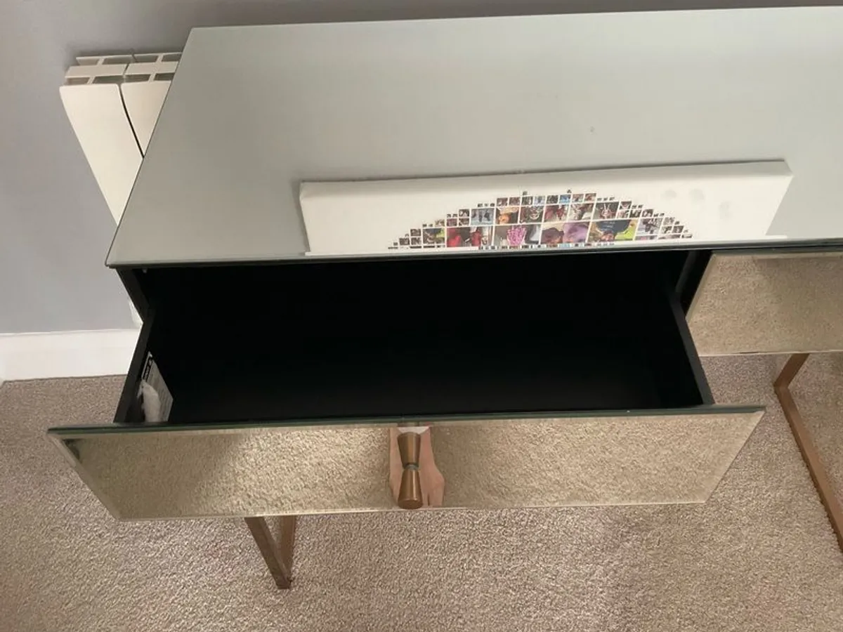 Mirrored table - Image 3