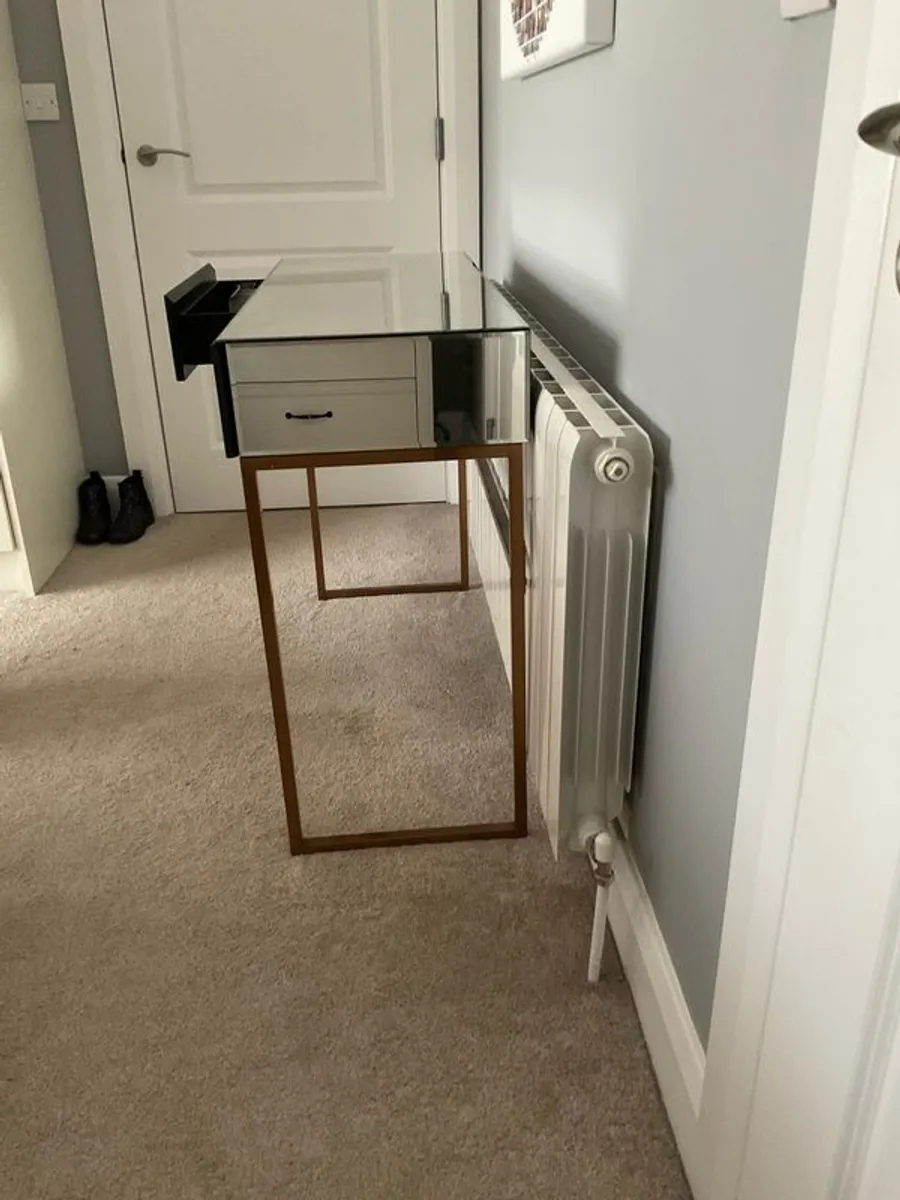 Mirrored table - Image 4