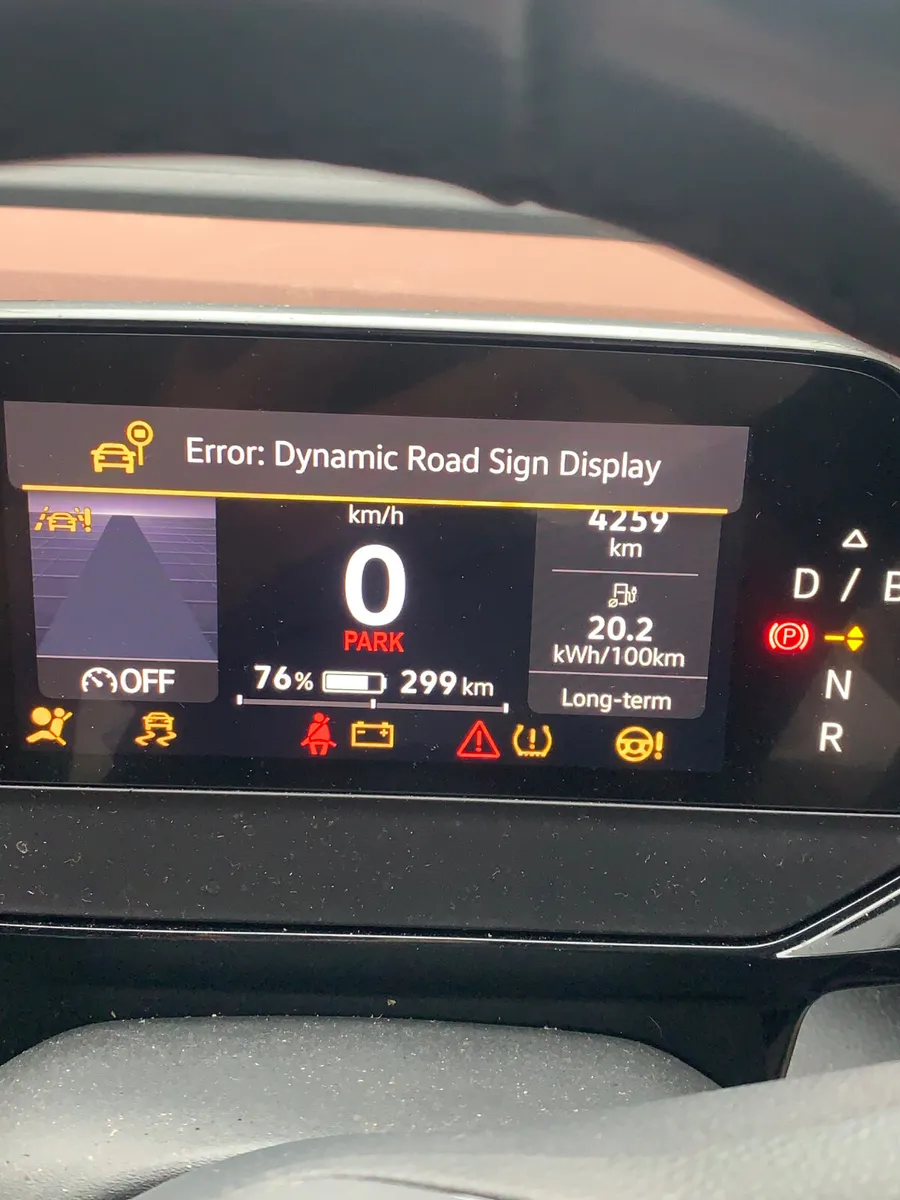 2022 VW iD4  VERY LIGHT DAMAGE - Image 3