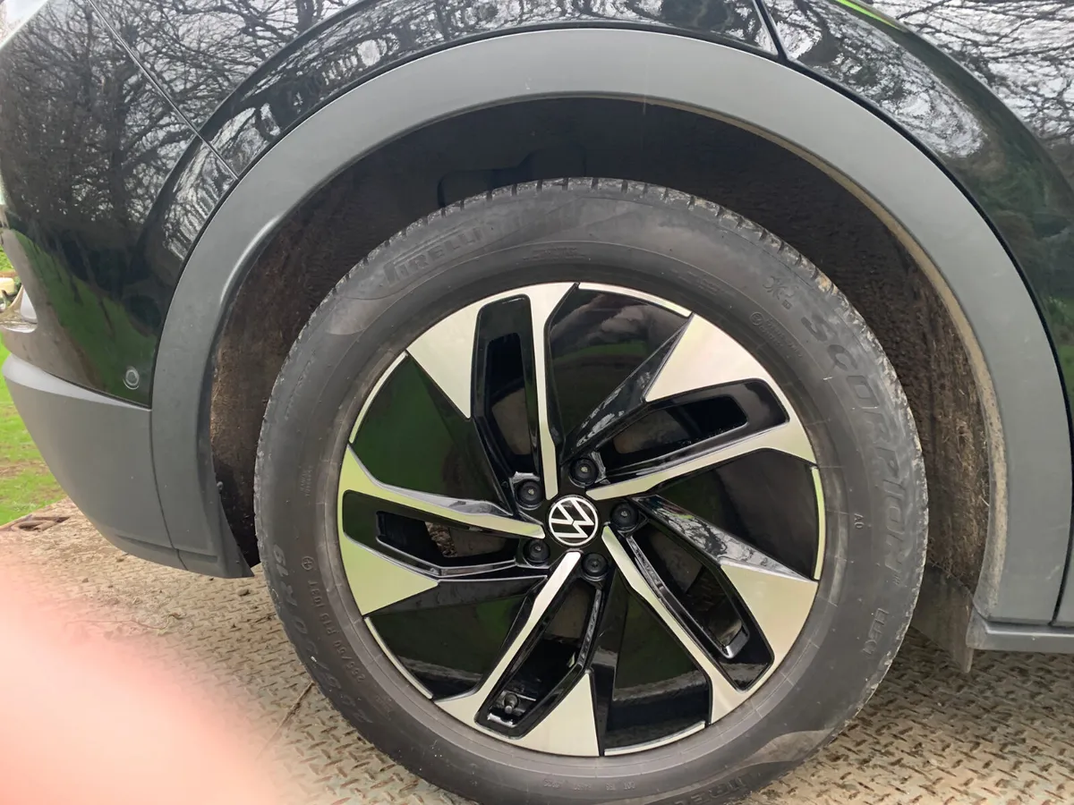 2022 VW iD4  VERY LIGHT DAMAGE - Image 2