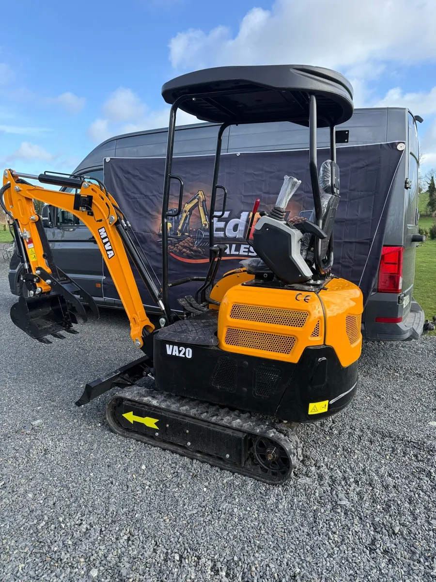 1.8t mini digger 3 cyl engine - Image 1