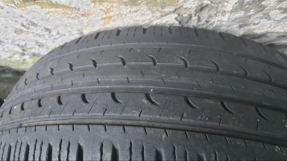 Set of 4 original 17-inch Hyundai alloy wheels - Image 1