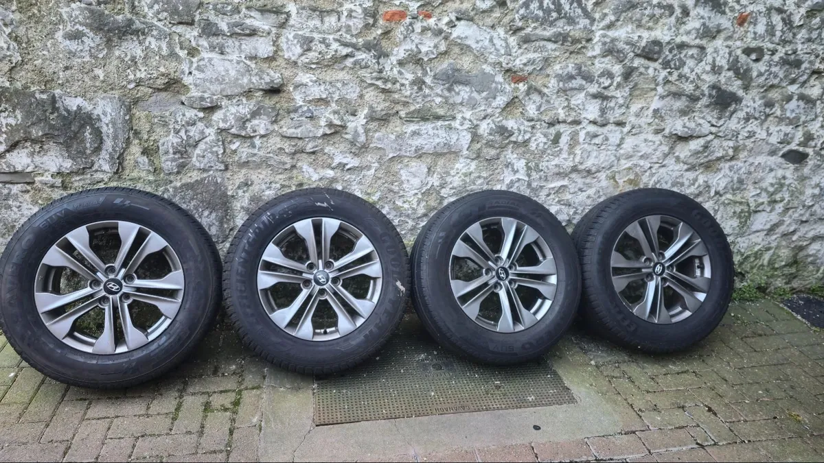 Set of 4 original 17-inch Hyundai alloy wheels - Image 4