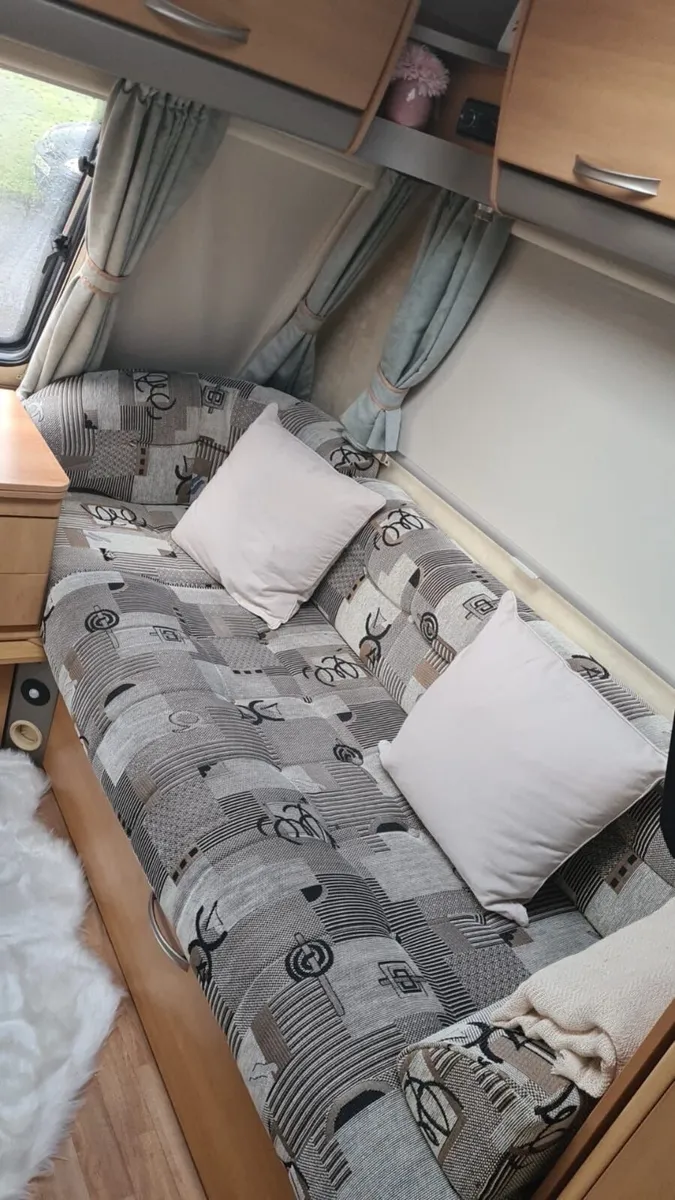 4 berth caravan - Image 4