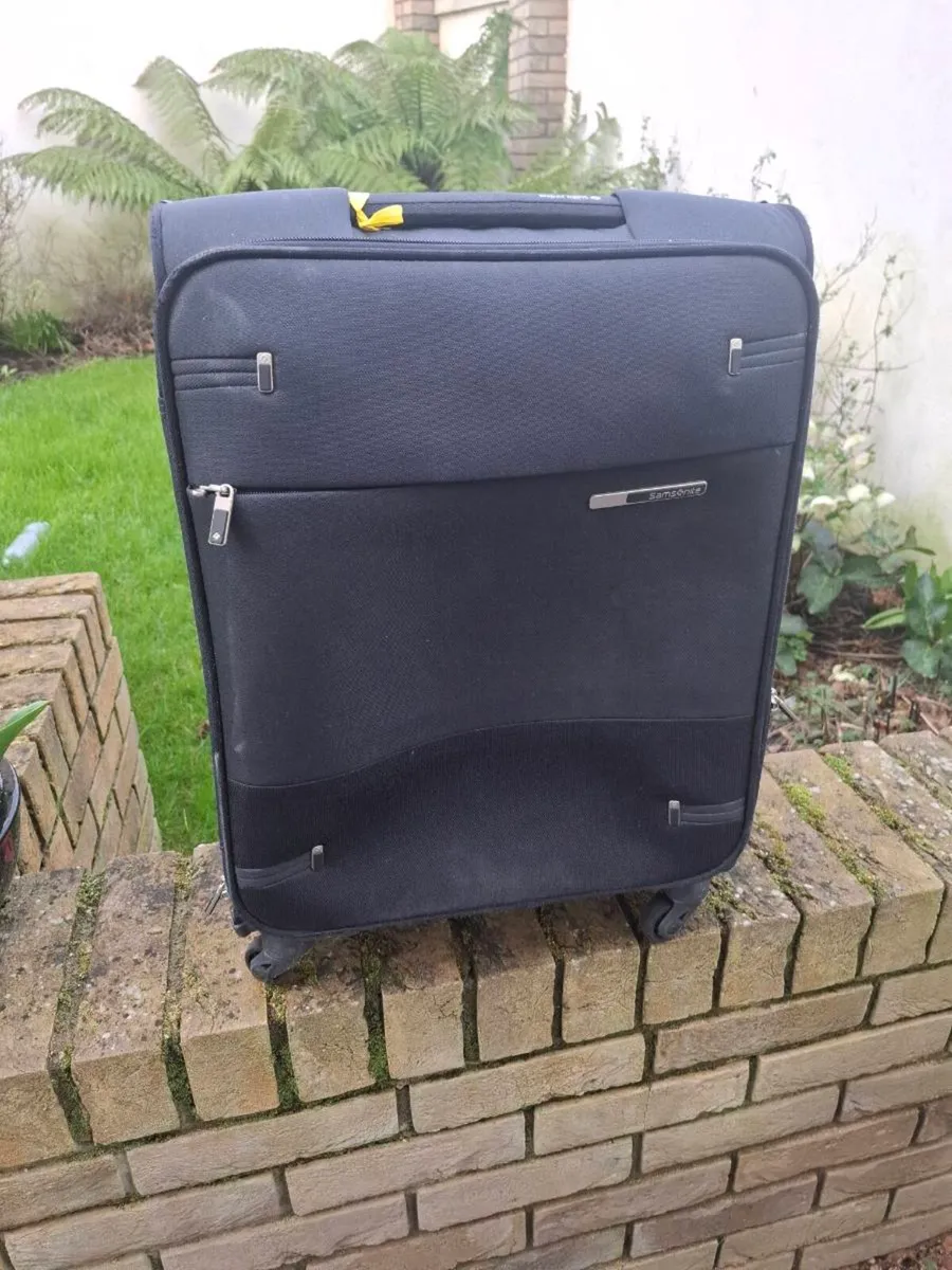 Samsonite carry on suitcsse - Image 1