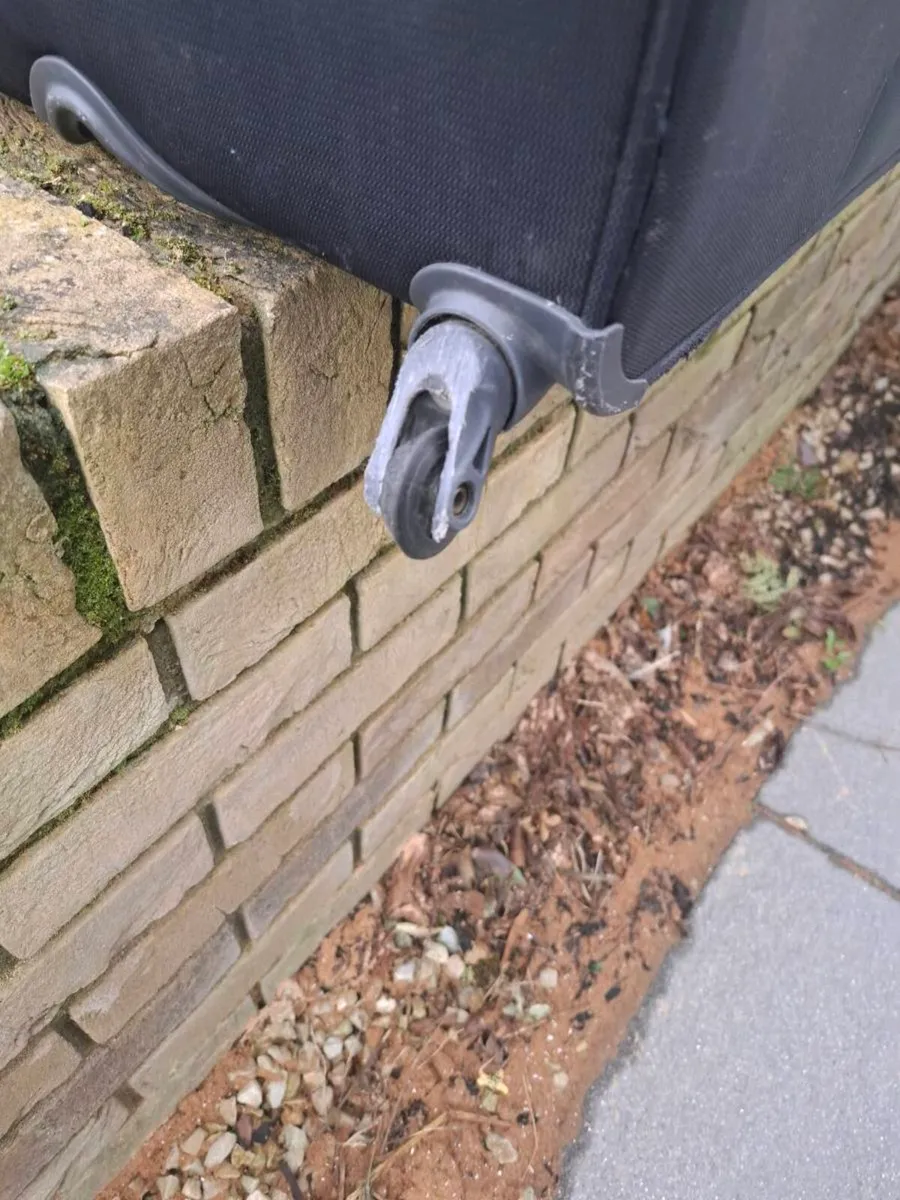 Samsonite carry on suitcsse - Image 2