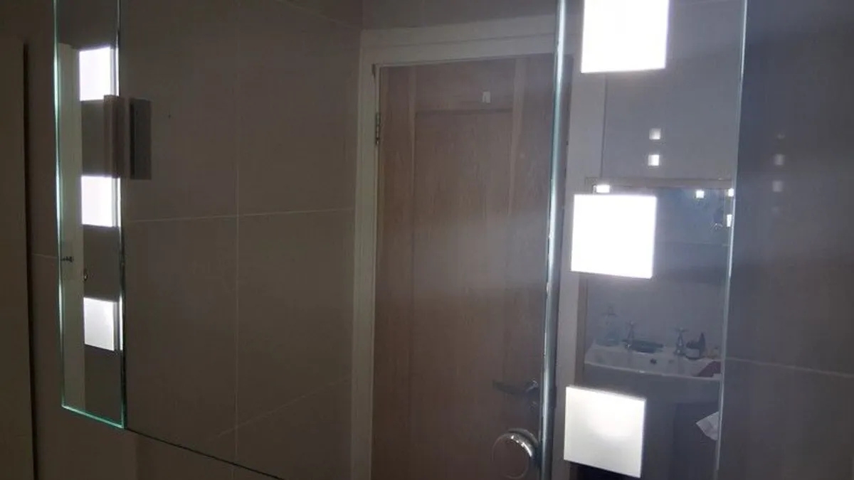 bathroom - Image 1