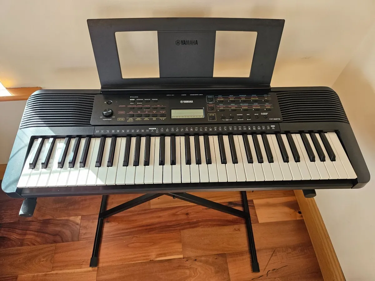 Yahama Keyboard, PSR- E273 - Image 3