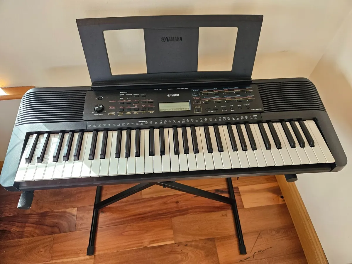 Yahama Keyboard, PSR- E273 - Image 4