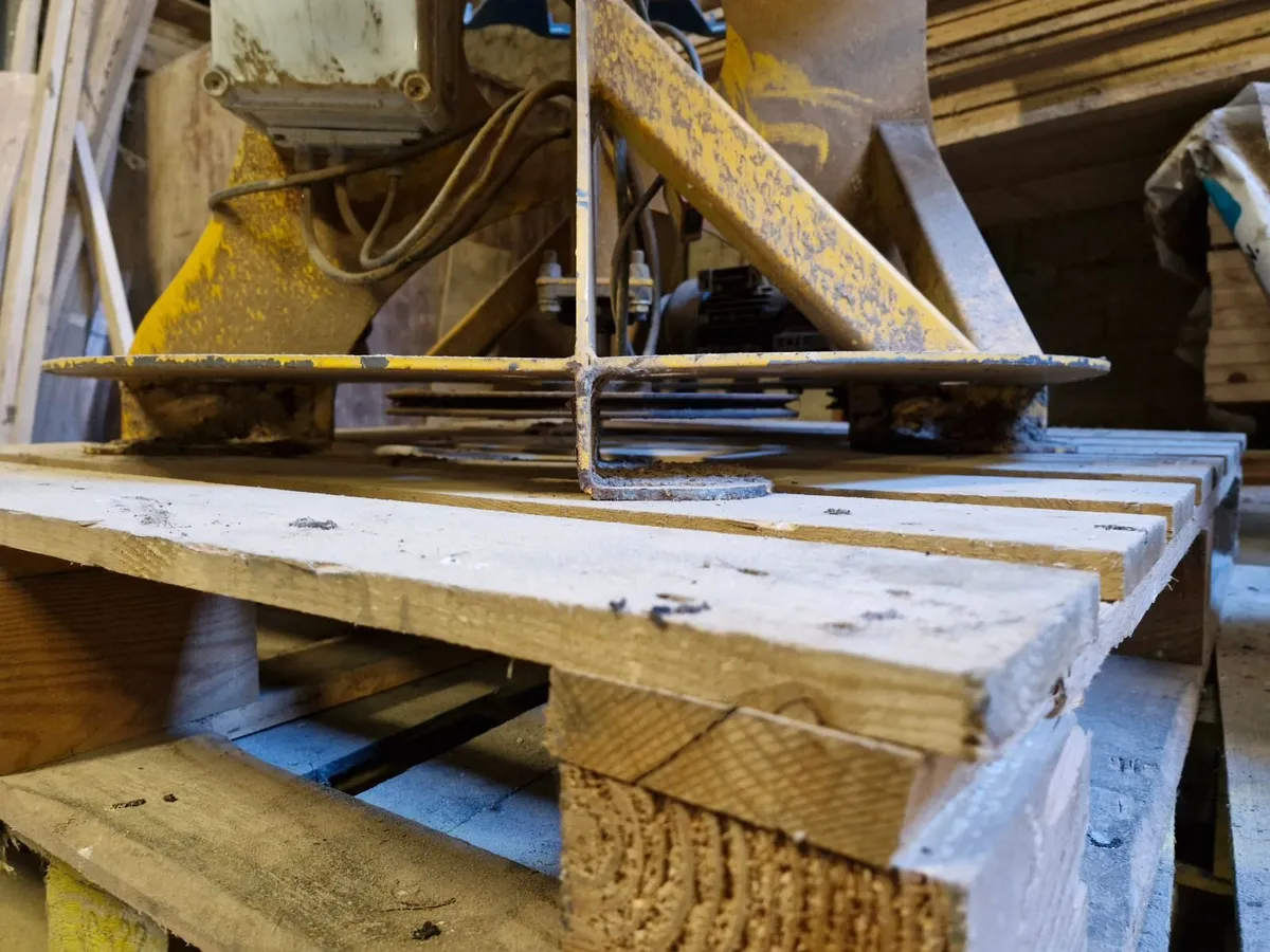 Kindling Machine Carousel - Image 3