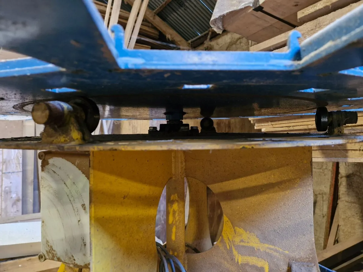 Kindling Machine Carousel - Image 4