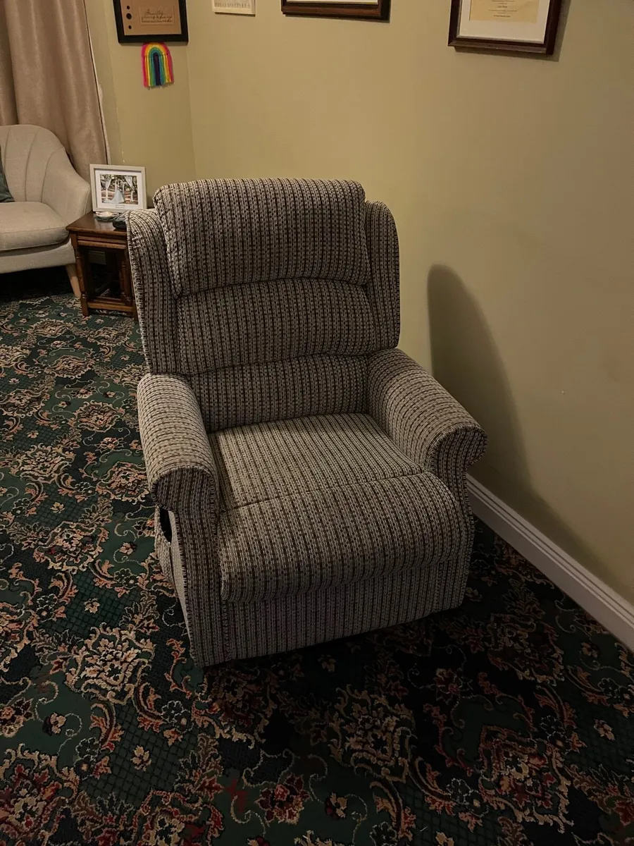 Recliner electric chairs - Image 2