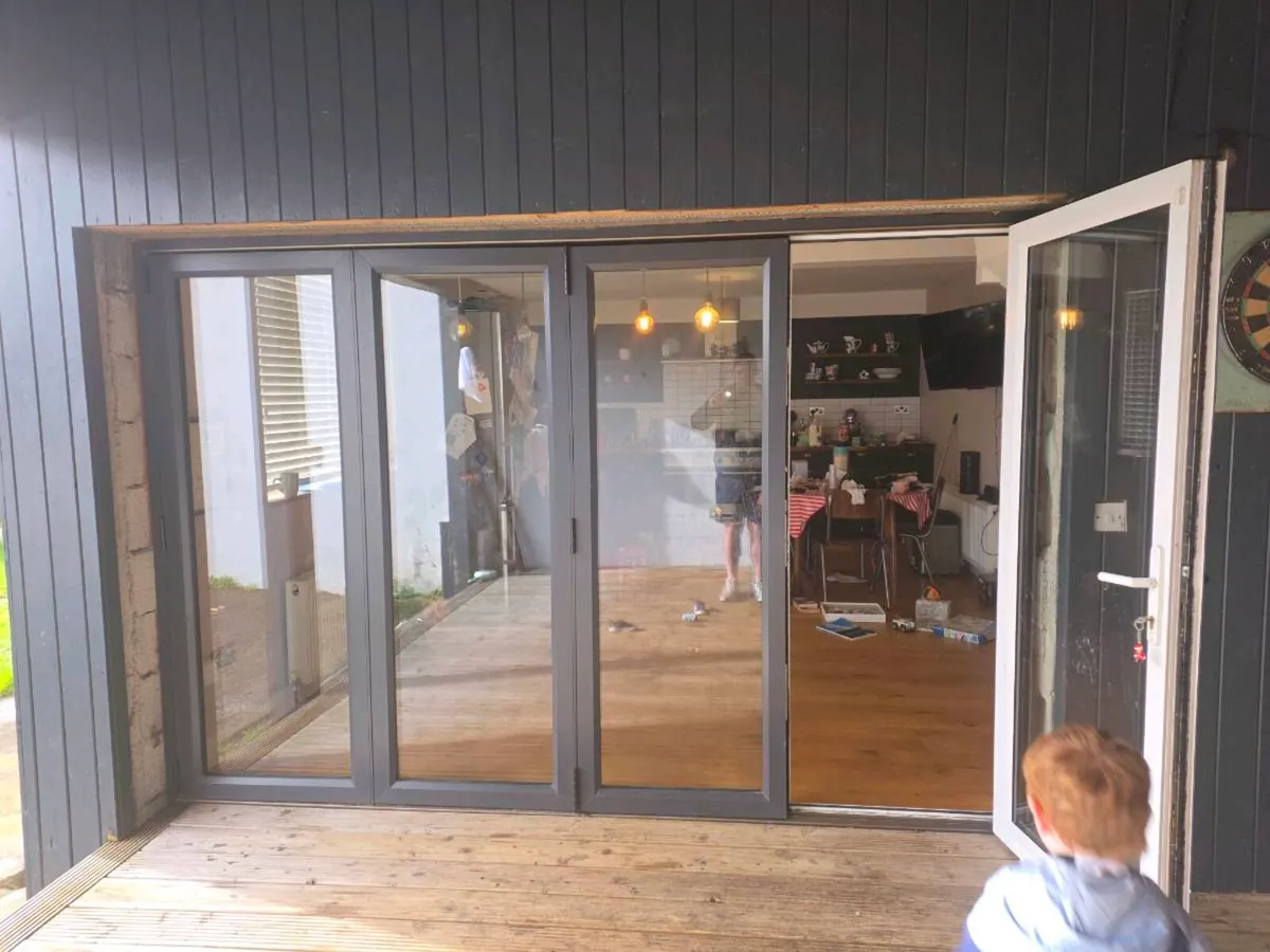 Bifold doors. - Image 3