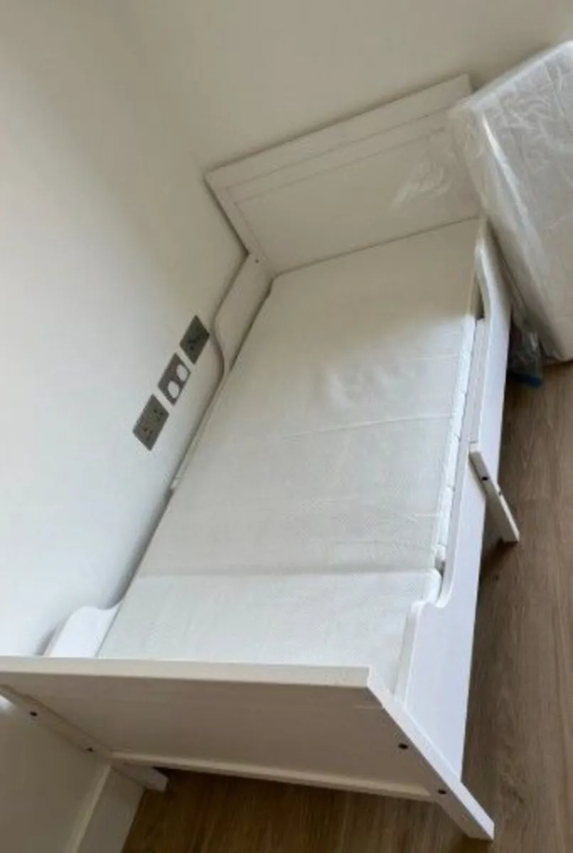 Childrens Bed- Extendable - Image 2