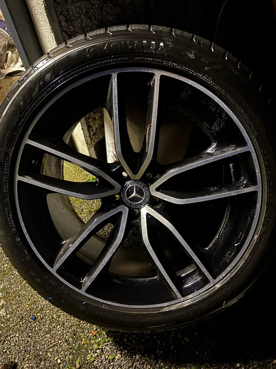 Mercedes AMG 22” Genuine OEM Black /Diamond Turned - Image 1