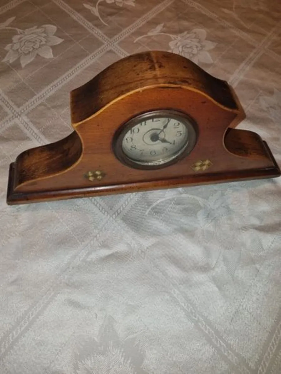 Vintage small wooden mantel clock - Image 3